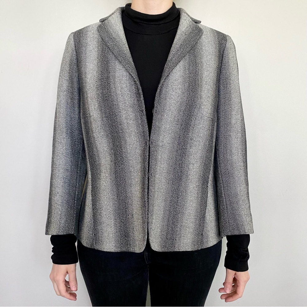 Akris 100% wool striped blazer. 🖤